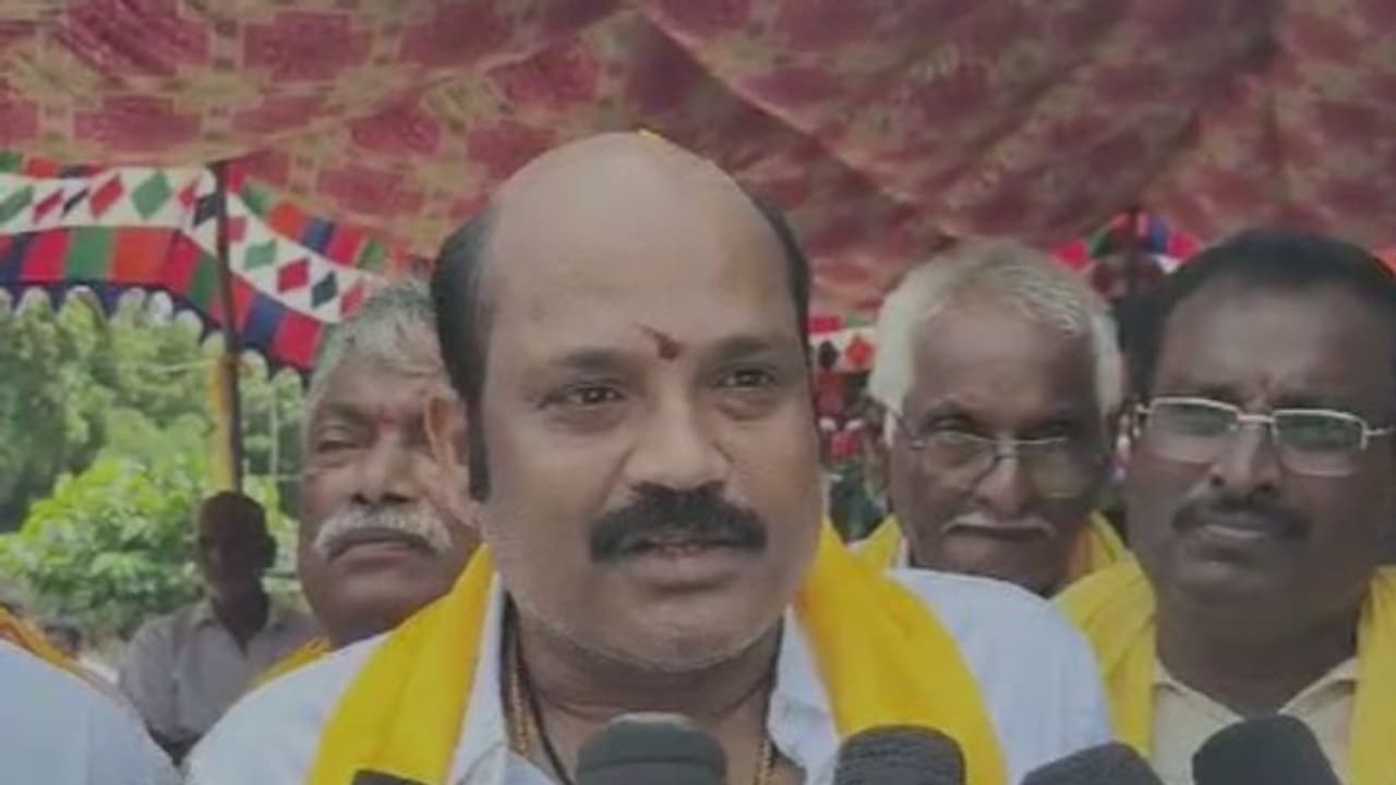 చంద్రబాబు నాయుడు అరెస్టుపై కేసీఆర్ స్పందించాలి..: యార్లగడ్డ వెంకట్రావు చంద్రబాబు నాయుడు అరెస్టుపై కేసీఆర్ స్పందించాలి..: యార్లగడ్డ వెంకట్రావు