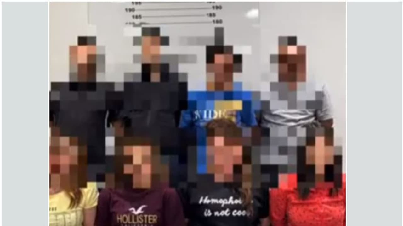 ലൈസൻസില്ലാതെ റെസ്റ്റോറന്റ്, മദ്യവും പന്നിയിറച്ചിയും വിളമ്പി; എട്ട് പ്രവാസികള് പിടിയില് ലൈസൻസില്ലാതെ റെസ്റ്റോറന്റ്, മദ്യവും പന്നിയിറച്ചിയും വിളമ്പി; എട്ട് പ്രവാസികള് പിടിയില്