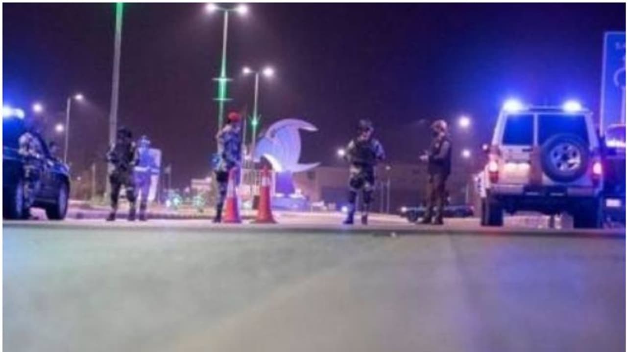 വ്യാപക പരിശോധന തുടരുന്നു; ഒരാഴ്ചക്കിടെ 7,922 പ്രവാസികളെ നാടുകടത്തി വ്യാപക പരിശോധന തുടരുന്നു; ഒരാഴ്ചക്കിടെ 7,922 പ്രവാസികളെ നാടുകടത്തി