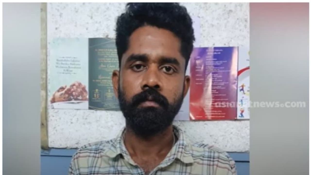 സോഷ്യൽ മീഡിയ വഴി ബന്ധം; ചെന്നെത്തിയത് ആത്മഹത്യയില്; വീട്ടമ്മ ജീവനൊടുക്കിയ സംഭവത്തിൽ യുവാവ് അറസ്റ്റിൽ സോഷ്യൽ മീഡിയ വഴി ബന്ധം; ചെന്നെത്തിയത് ആത്മഹത്യയില്; വീട്ടമ്മ ജീവനൊടുക്കിയ സംഭവത്തിൽ യുവാവ് അറസ്റ്റിൽ