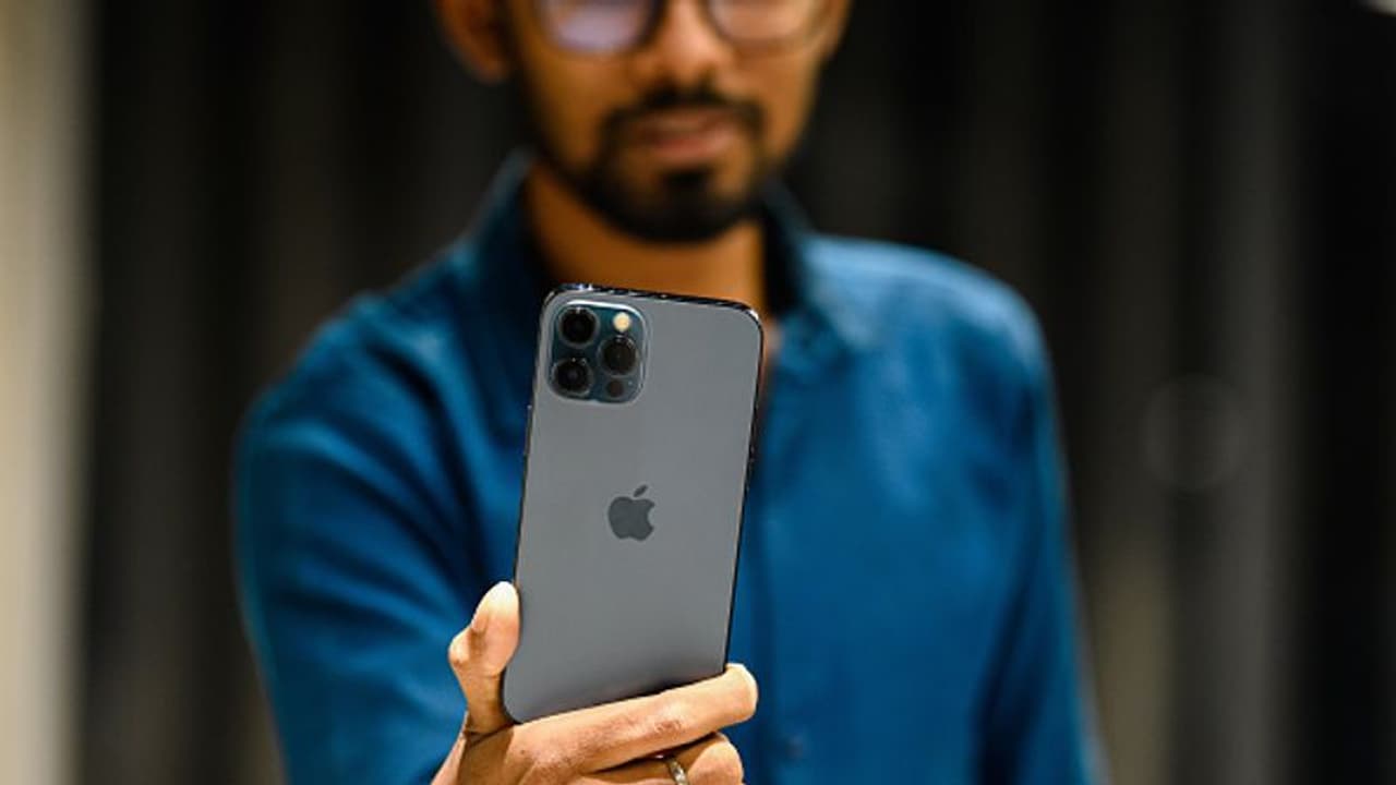 ഐഫോണ്‍ 13 കേടായി, ബെംഗളൂരു സ്വദേശിക്ക് ഒരു ലക്ഷം രൂപ നഷ്ടപരിഹാരം നല്‍കാന്‍ വിധി ! 