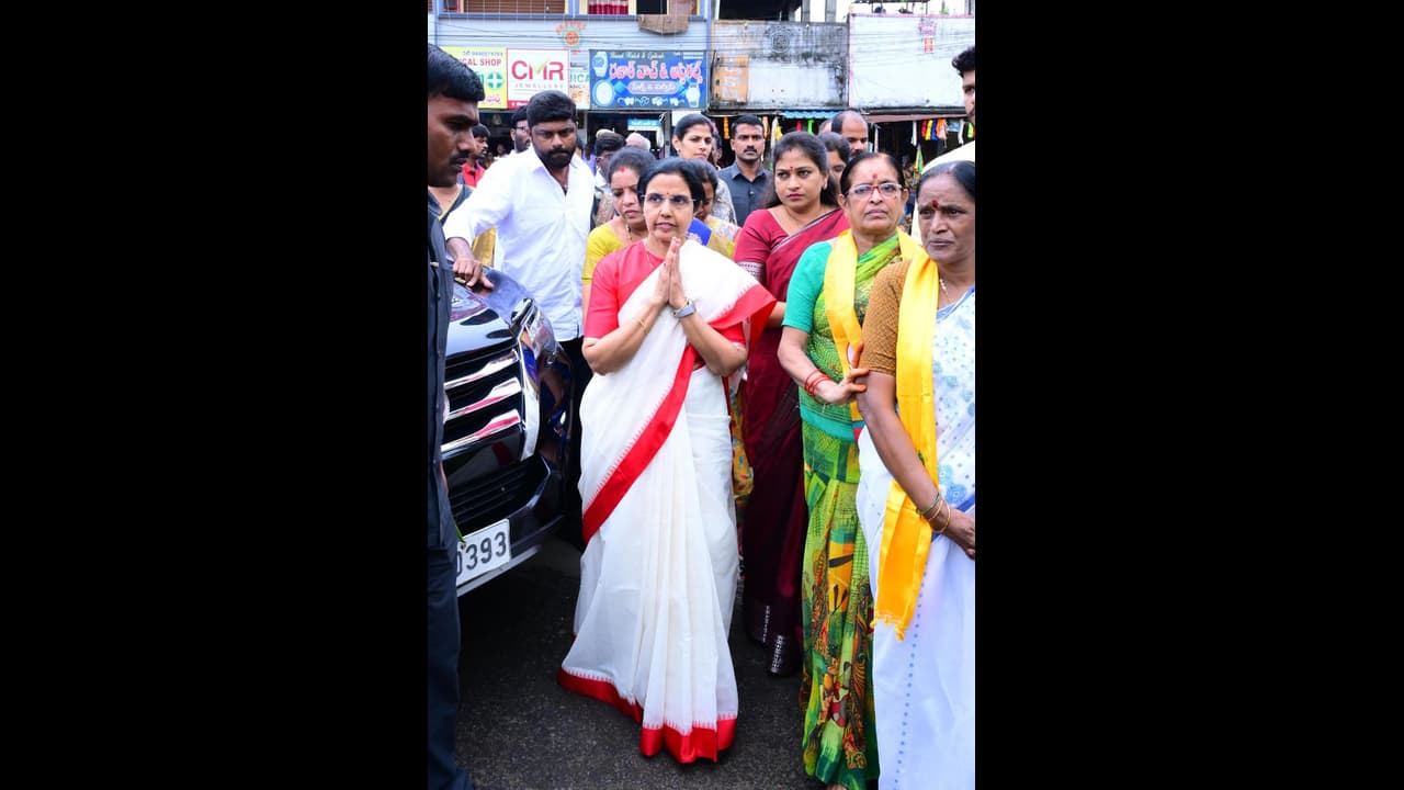 చంద్రబాబు అరెస్టుతో త‌ట్టుకోలేని బాధ‌.. ఈ 53 రోజులు క్షణం ఒక యుగంలా గడిచింది : నారా భువ‌నేశ్వ‌రి