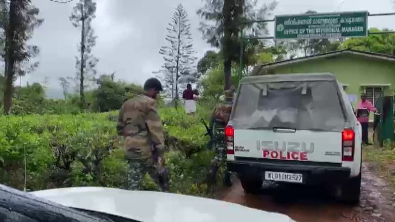 ലാപ്ടോപ്പും മൊബൈലും ചാര്‍ജ് ചെയ്തു, പത്രങ്ങ‌ൾ വാങ്ങി മടങ്ങി; തലപ്പുഴയില്‍ വീണ്ടും മാവോയിസ്റ്റുകളെത്തി