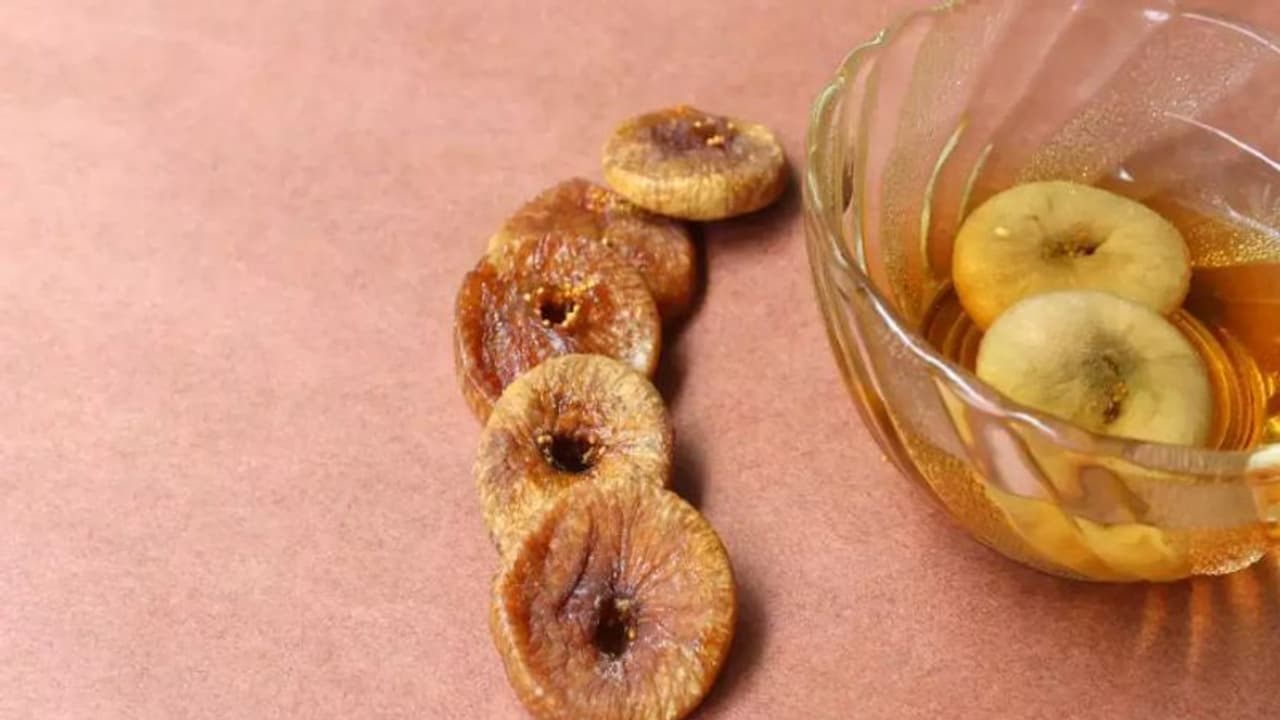 കുതിര്ത്ത അത്തിപ്പഴം കഴിക്കാറുണ്ടോ? അറിയാം ഈ അത്ഭുത ഗുണങ്ങള്... കുതിര്ത്ത അത്തിപ്പഴം കഴിക്കാറുണ്ടോ? അറിയാം ഈ അത്ഭുത ഗുണങ്ങള്...