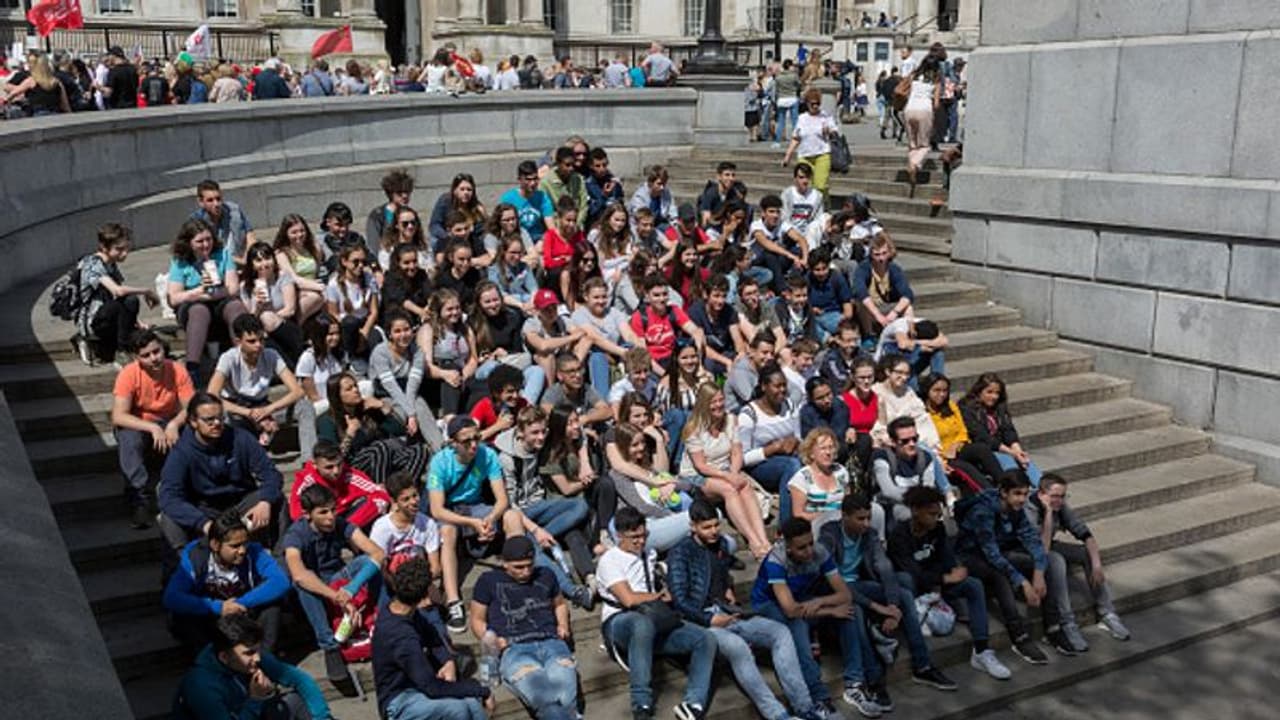 'ടു ബിഎച്ച്കെ ഫ്ലാറ്റില്‍ ഇരുപത് പേര്‍ക്കൊപ്പം ജീവിതം'; ഇംഗ്ലണ്ടിലെ ജീവിതം പങ്കുവച്ച് വിദ്യാര്‍ത്ഥികള്‍ !