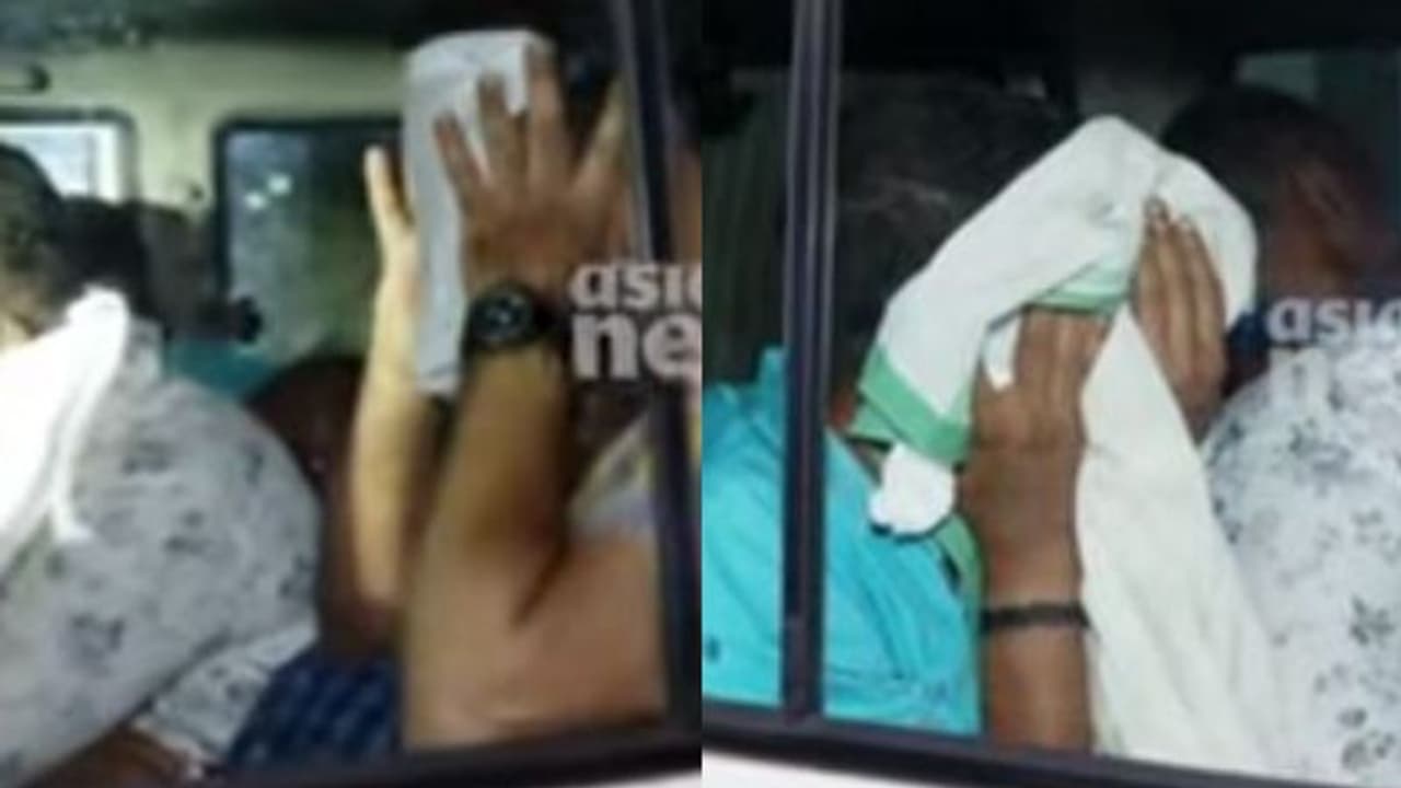 ട്രിവാന്ഡ്രം ക്ലബില് പണം വെച്ച് ചീട്ടുകളി; ലക്ഷങ്ങള് പിടിച്ചെടുത്തു, ഏഴു പേര് അറസ്റ്റില് ട്രിവാന്ഡ്രം ക്ലബില് പണം വെച്ച് ചീട്ടുകളി; ലക്ഷങ്ങള് പിടിച്ചെടുത്തു, ഏഴു പേര് അറസ്റ്റില്