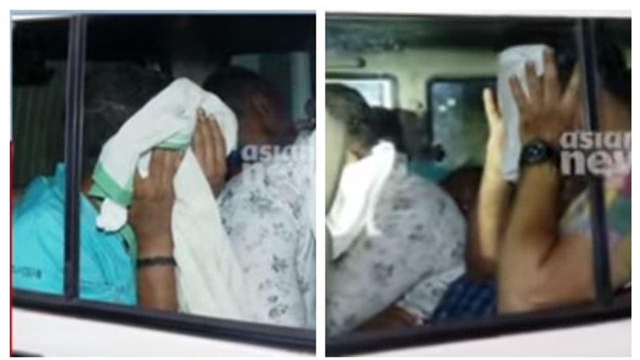 ട്രിവാന്ഡ്രം ക്ലബില് പണംവച്ച് ചീട്ടുകളി; പൊതുമേഖലാ സ്ഥാപനത്തിലെ എംഡി ഉൾപ്പെടെ 9 പേർ അറസ്റ്റിൽ ട്രിവാന്ഡ്രം ക്ലബില് പണംവച്ച് ചീട്ടുകളി; പൊതുമേഖലാ സ്ഥാപനത്തിലെ എംഡി ഉൾപ്പെടെ 9 പേർ അറസ്റ്റിൽ