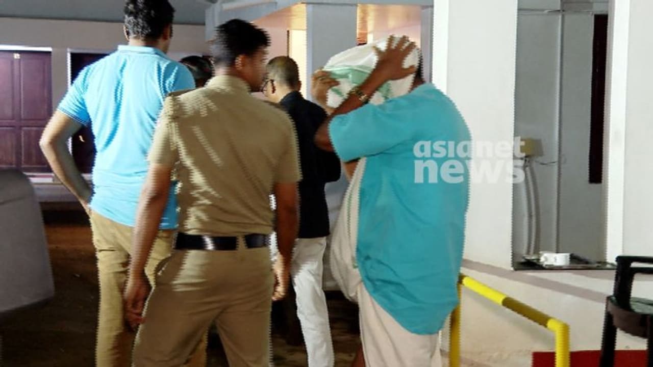 ട്രിവാൻഡ്രം ക്ലബ്ബിലെ ലക്ഷങ്ങളുടെ ചീട്ടുകളി, മുറിയെടുത്തത് കോടിയേരി ബാലകൃഷ്ണന്‍റെ ഭാര്യാ സഹോദരന്‍റെ പേരിൽ