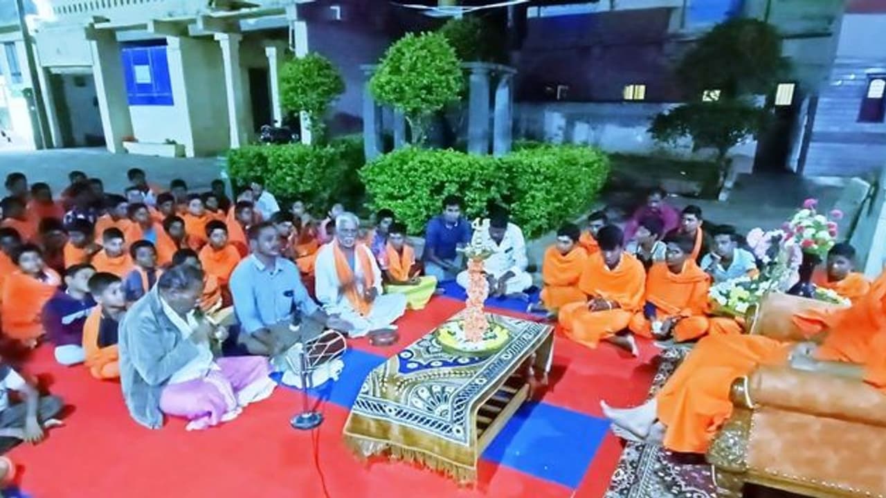 ಒಳ್ಳೆ ಚಿಂತನೆ, ಸಜ್ಜನರ ಸಹವಾಸದಿಂದ ಎಲ್ಲರೂ ನಮ್ಮವರೇ ಎಂಬ ಭಾವನೆ ಒಳ್ಳೆ ಚಿಂತನೆ, ಸಜ್ಜನರ ಸಹವಾಸದಿಂದ ಎಲ್ಲರೂ ನಮ್ಮವರೇ ಎಂಬ ಭಾವನೆ