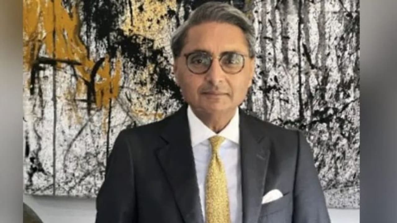 ஜிம்பாப்வேயில் வெடித்துச் சிதறிய விமானம்: இந்தியத் தொழிலதிபர் ஹர்பால் ரந்தாவா உள்பட 6 பேர் பலி ஜிம்பாப்வேயில் வெடித்துச் சிதறிய விமானம்: இந்தியத் தொழிலதிபர் ஹர்பால் ரந்தாவா உள்பட 6 பேர் பலி