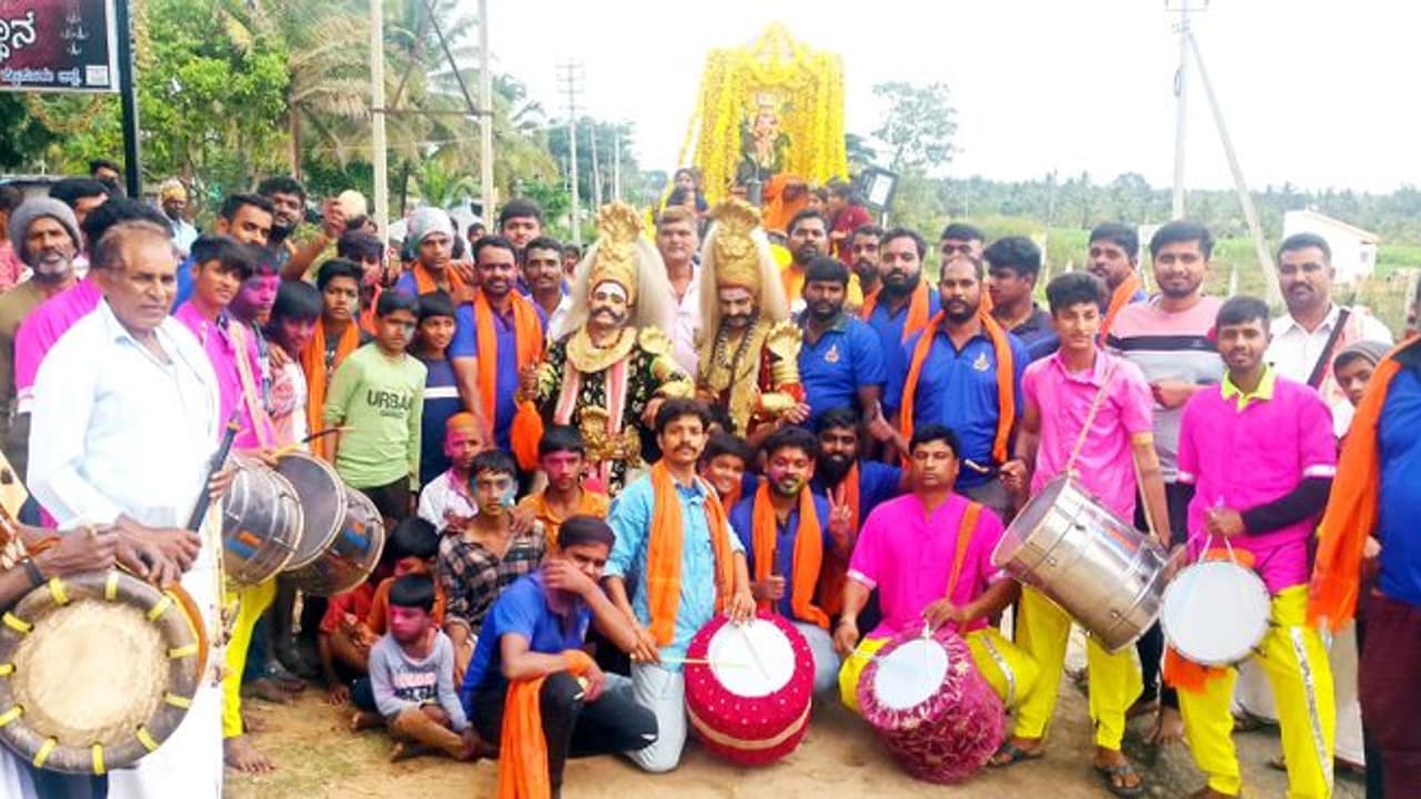 Mysuru : ಸುಗ್ಗನಹಳ್ಳಿ ಗ್ರಾಮದಲ್ಲಿ ಬಹಳ ವಿಶಿಷ್ಟವಾಗಿ ಗಣೇಶೋತ್ಸವ Mysuru : ಸುಗ್ಗನಹಳ್ಳಿ ಗ್ರಾಮದಲ್ಲಿ ಬಹಳ ವಿಶಿಷ್ಟವಾಗಿ ಗಣೇಶೋತ್ಸವ