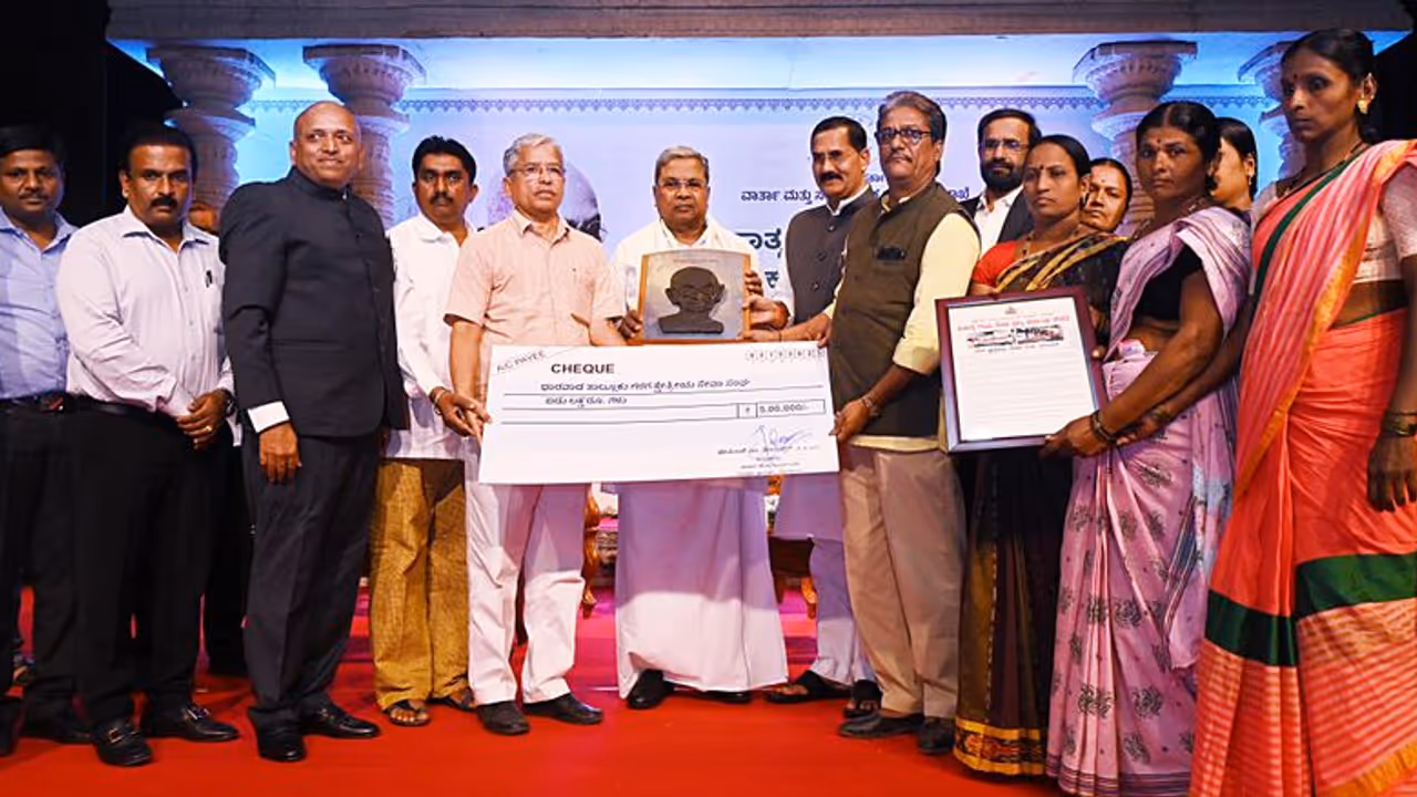 ಗೋಡ್ಸೆ ಆರಾಧಕರ ಬಗ್ಗೆ ಎಚ್ಚರದಿಂದ ಇರಿ: ಸಿಎಂ 