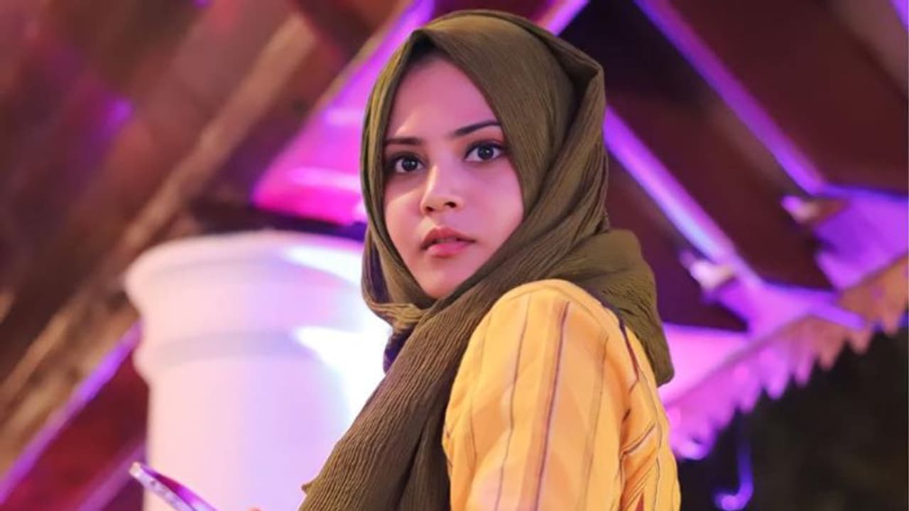 'തട്ടം കാണുമ്പോൾ അലർജി തോന്നുന്നത് സംഘികൾക്ക് മാത്രമല്ല..'; അനിൽ കുമാറിന്റെ തട്ടം പരാമർശത്തിൽ ഫാത്തിമ തെഹ്ലിയ 'തട്ടം കാണുമ്പോൾ അലർജി തോന്നുന്നത് സംഘികൾക്ക് മാത്രമല്ല..'; അനിൽ കുമാറിന്റെ തട്ടം പരാമർശത്തിൽ ഫാത്തിമ തെഹ്ലിയ