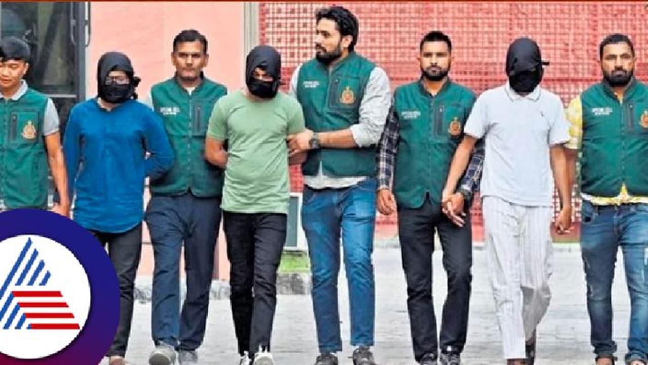 ಹುಬ್ಬಳಿ ಧಾರವಾಡದಲ್ಲಿ ಐಸಿಸ್ ಉಗ್ರರ ತರಬೇತಿ ಕ್ಯಾಂಪ್? ದೆಹಲಿ ಪೊಲೀಸ್ ವಿಶೇಷ ದಳ ಹೇಳೋದೇನು? ಹುಬ್ಬಳಿ ಧಾರವಾಡದಲ್ಲಿ ಐಸಿಸ್ ಉಗ್ರರ ತರಬೇತಿ ಕ್ಯಾಂಪ್? ದೆಹಲಿ ಪೊಲೀಸ್ ವಿಶೇಷ ದಳ ಹೇಳೋದೇನು?