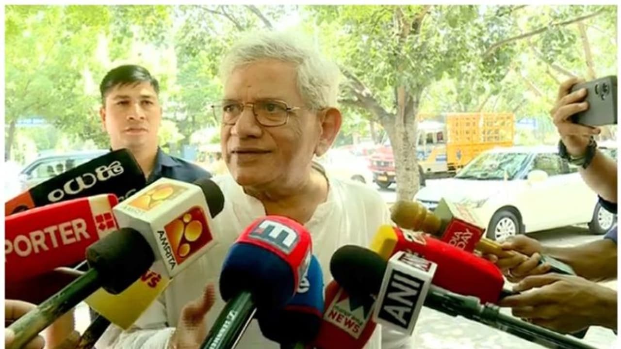 ന്യൂസ് ക്ലിക്ക് റെയ്ഡ്; മാധ്യമസ്വാതന്ത്ര്യത്തിന് നേരെയുള്ള കടന്നുകയറ്റം; പ്രതിഷേധമറിയിച്ച് യെച്ചൂരി ന്യൂസ് ക്ലിക്ക് റെയ്ഡ്; മാധ്യമസ്വാതന്ത്ര്യത്തിന് നേരെയുള്ള കടന്നുകയറ്റം; പ്രതിഷേധമറിയിച്ച് യെച്ചൂരി