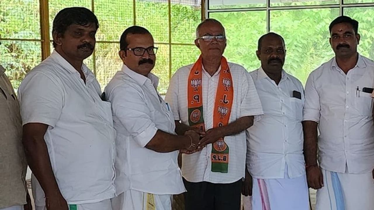 ಬೆಜೆಪಿ ಸೇರಿದ ಕ್ಯಾಥೋಲಿಕ್ ಪಾದ್ರಿಗೆ ಶಿಕ್ಷೆ ವಿಧಿಸಿದ ಚರ್ಚ್, ಕರ್ತವ್ಯದಿಂದ ವಜಾ! ಬೆಜೆಪಿ ಸೇರಿದ ಕ್ಯಾಥೋಲಿಕ್ ಪಾದ್ರಿಗೆ ಶಿಕ್ಷೆ ವಿಧಿಸಿದ ಚರ್ಚ್, ಕರ್ತವ್ಯದಿಂದ ವಜಾ!