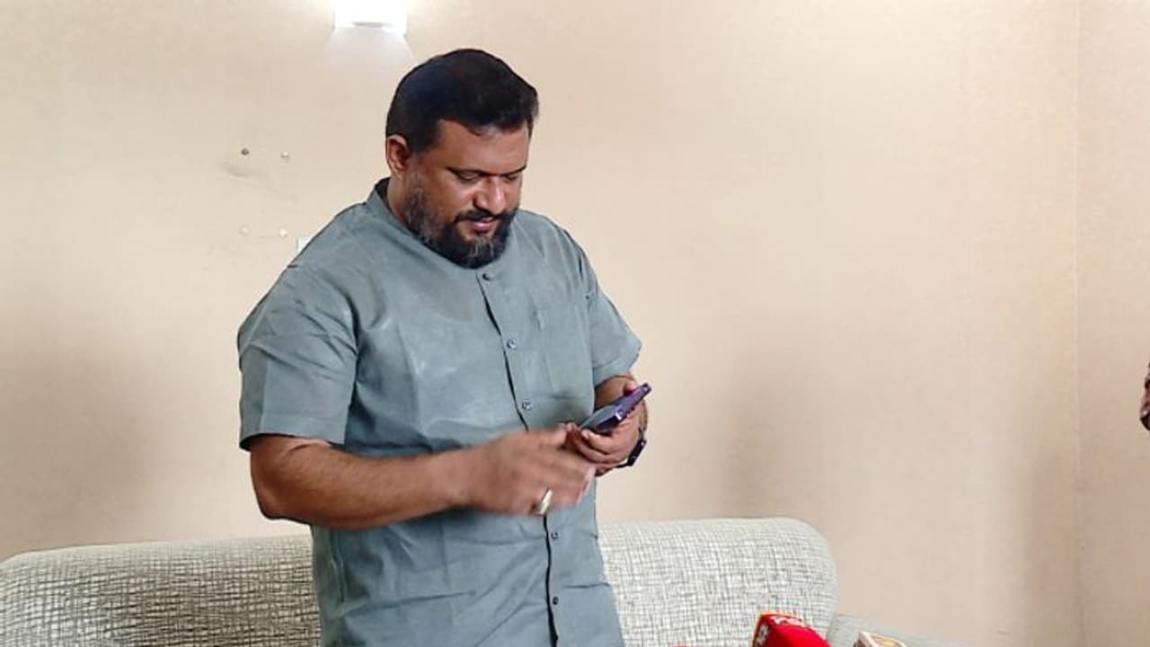 കോടതി ഉത്തരവ് തിരിച്ചടിയായി; എം പി സ്ഥാനത്ത് നിന്ന് മുഹമ്മദ് ഫൈസൽ അയോഗ്യനാക്കപ്പെട്ടേക്കും കോടതി ഉത്തരവ് തിരിച്ചടിയായി; എം പി സ്ഥാനത്ത് നിന്ന് മുഹമ്മദ് ഫൈസൽ അയോഗ്യനാക്കപ്പെട്ടേക്കും