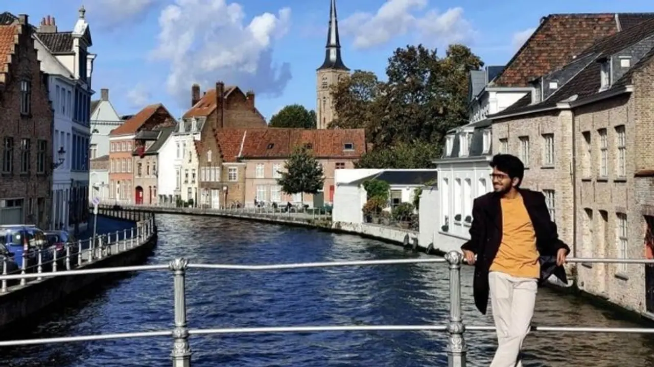 Microsoft की लाखों की नौकरी छोड़ देश सेवा करने IAS बन गए उत्तराखंड़ के माधव भारद्वाज Microsoft की लाखों की नौकरी छोड़ देश सेवा करने IAS बन गए उत्तराखंड़ के माधव भारद्वाज