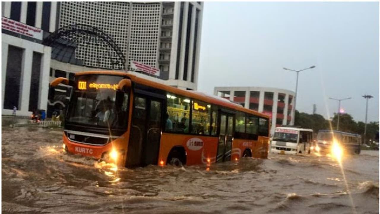 വെള്ളക്കെട്ട്; കേന്ദ്രസർക്കാരിനെ പഴി പറഞ്ഞ് തിരുവനന്തപുരം നഗരസഭ, യോഗത്തിൽ തീരുമാനമില്ല, കുറ്റപ്പെടുത്തൽ മാത്രം