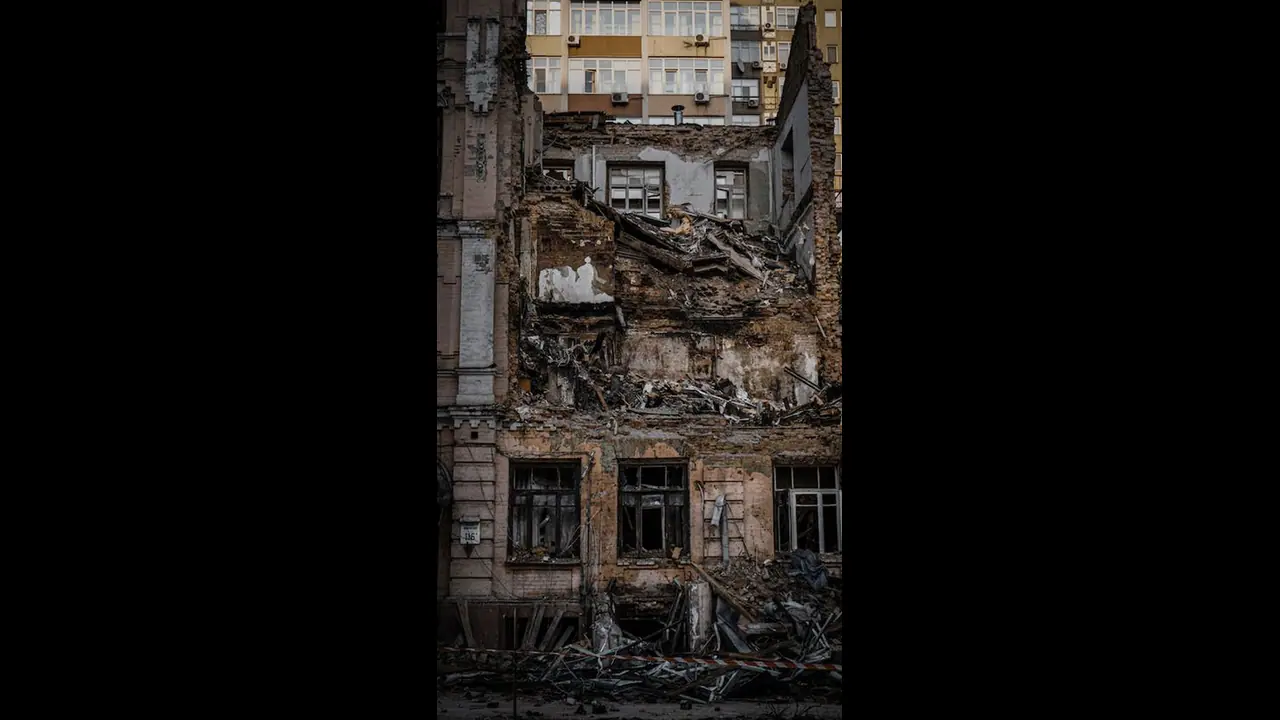 వరుస భూకంపాలతో వణికిపోయిన ఆఫ్ఘనిస్తాన్.. 320 మంది మృతి..500మందికి పైగా గాయాలు! వరుస భూకంపాలతో వణికిపోయిన ఆఫ్ఘనిస్తాన్.. 320 మంది మృతి..500మందికి పైగా గాయాలు!