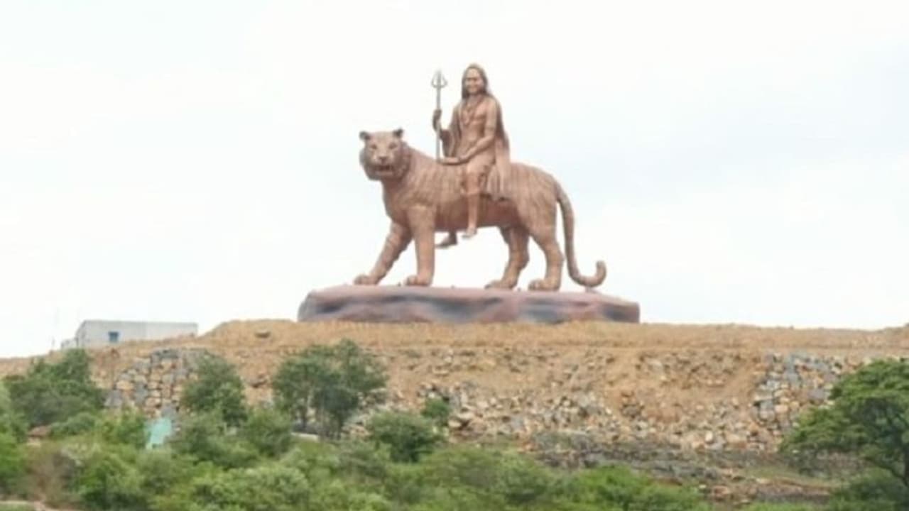 ಚಾಮರಾಜನಗರ: ವೀಕ್ಷಣೆಗಿಲ್ಲ ಮಹದೇಶ್ವರನ 108 ಅಡಿ ಎತ್ತರದ ಪ್ರತಿಮೆ, ಮಾದಪ್ಪನ ಭಕ್ತರಿಗೆ ಭಾರೀ ನಿರಾಸೆ..! ಚಾಮರಾಜನಗರ: ವೀಕ್ಷಣೆಗಿಲ್ಲ ಮಹದೇಶ್ವರನ 108 ಅಡಿ ಎತ್ತರದ ಪ್ರತಿಮೆ, ಮಾದಪ್ಪನ ಭಕ್ತರಿಗೆ ಭಾರೀ ನಿರಾಸೆ..!