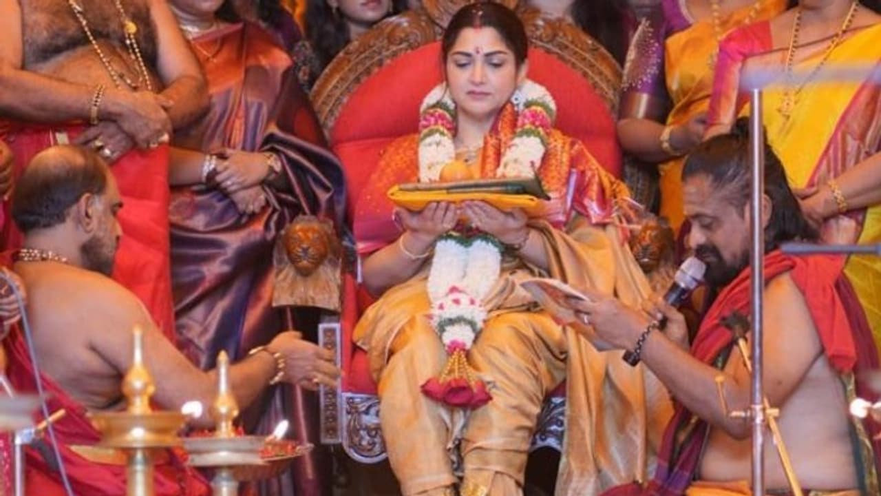 'ദൈവത്തിൽ നിന്നുള്ള ദിവ്യ അനുഗ്രഹം'; തൃശൂരിൽ നാരീപൂജയിൽ പങ്കെടുത്ത് ഖുശ്ബു 'ദൈവത്തിൽ നിന്നുള്ള ദിവ്യ അനുഗ്രഹം'; തൃശൂരിൽ നാരീപൂജയിൽ പങ്കെടുത്ത് ഖുശ്ബു