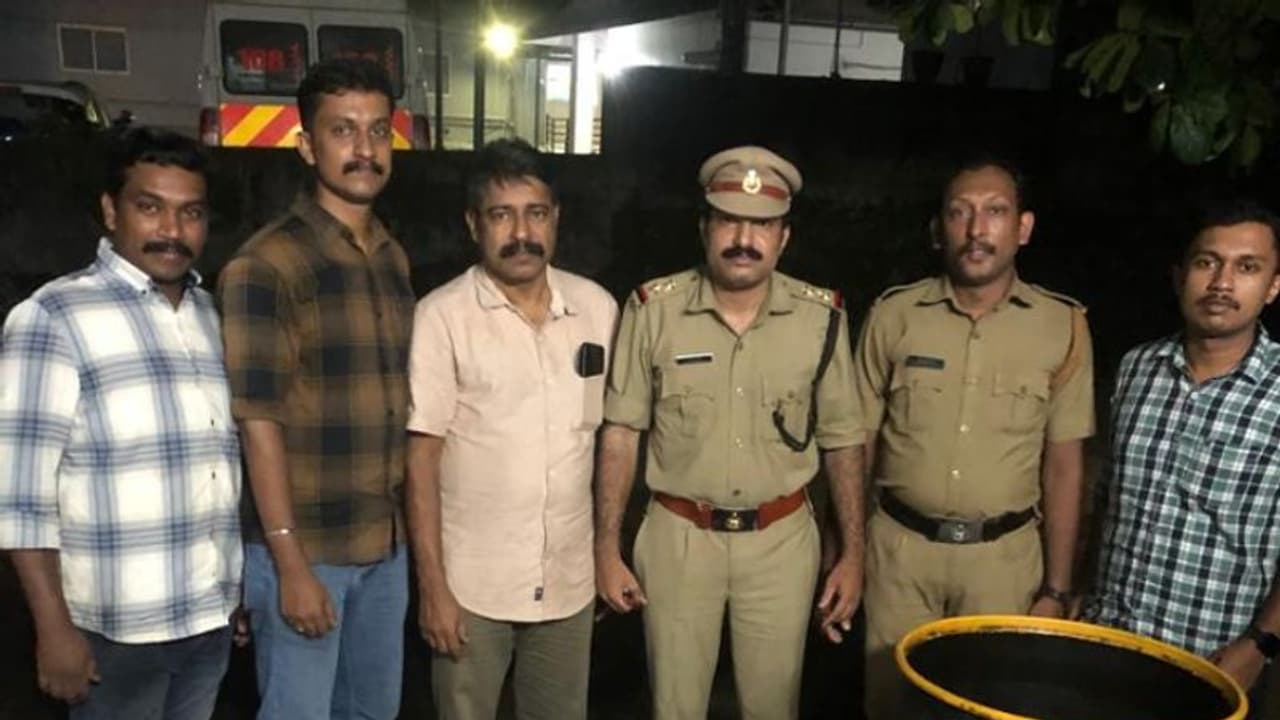 പാകമായി കുപ്പിയിലാക്കുമ്പോൾ കൃത്യം എത്തി, പിന്നെ ഓട്ടം, താമരശേരി റേഞ്ചിൽ എക്സൈസ് പിടിച്ചത് വാഷും ചാരായവും!