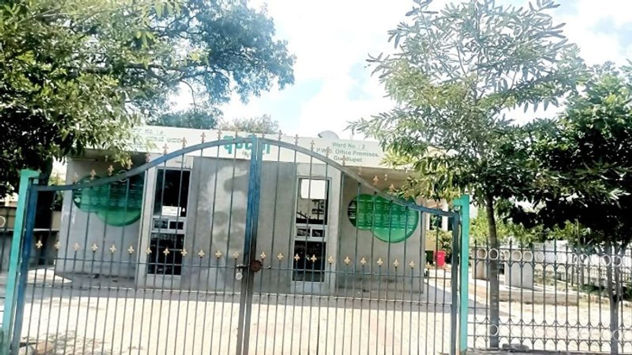 ಇಂದಿರಾ ಕ್ಯಾಂಟೀನ್ಗಳಿಗೆ ಬೀಗ..! ಇಂದಿರಾ ಕ್ಯಾಂಟೀನ್ಗಳಿಗೆ ಬೀಗ..!