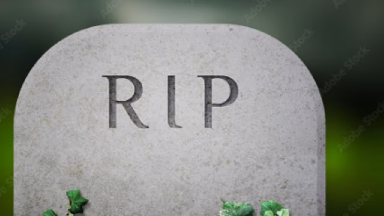 மூளை புற்றுநோயால் பாதிக்கப்பட்ட பிரபல இயக்குனர் மரணம் சோகத்தில் ரசிகர்கள்