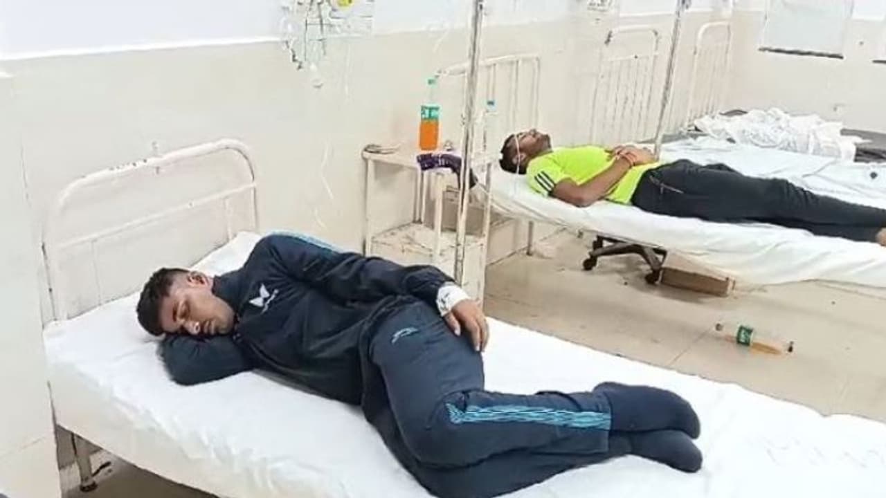 ഭക്ഷണം കഴിച്ചതിനുപിന്നാലെ ഛര്ദിയും വയറുവേദനയും; ഗ്വാളിയോറില് 100ലധികം വിദ്യാര്ഥികള് ആശുപത്രിയില് ഭക്ഷണം കഴിച്ചതിനുപിന്നാലെ ഛര്ദിയും വയറുവേദനയും; ഗ്വാളിയോറില് 100ലധികം വിദ്യാര്ഥികള് ആശുപത്രിയില്