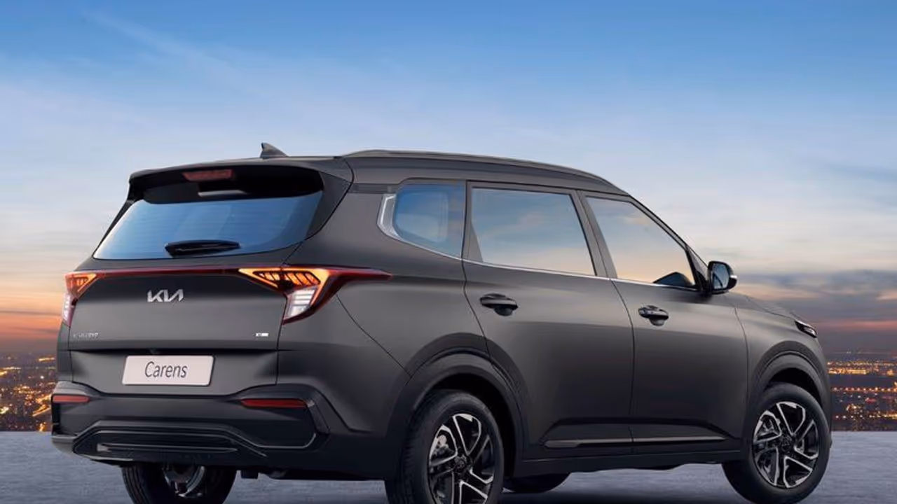 24 കിമി മൈലേജ്, 216 ലിറ്റർ ബൂട്ട് സ്പേസ്; ഫാമിലി കാര്‍ തേടുന്നവര്‍ക്ക് ഈ എംപിവി ഒട്ടുമാലോചിക്കാതെ വാങ്ങാം!