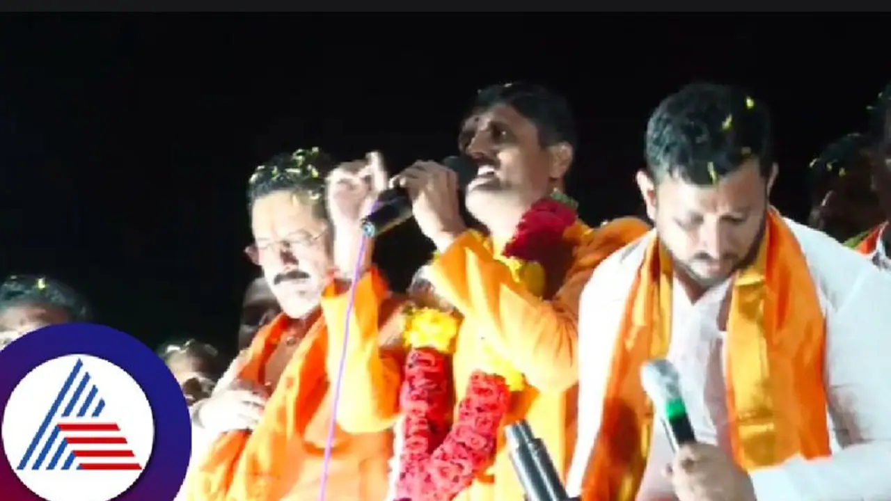 ರಾಜ್ಯದಲ್ಲಿ ನರಸತ್ತ ಸರ್ಕಾರ ಇರೋದ್ರಿಂದ ಮತಾಂಧರು ಹಿಂದುಗಳ ಮನೆಮೇಲೆ ಕಲ್ಲು ತೂರಿದ್ದಾರೆ: ಆಂದೋಲಶ್ರೀ 