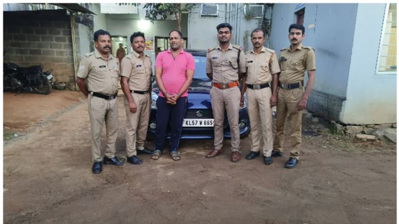 കാറില് എംഡിഎംഎയുമായി യാത്ര; എക്സൈസ് പരിശോധനയില് കുടുങ്ങി, റിമാന്ഡിലായി കാറില് എംഡിഎംഎയുമായി യാത്ര; എക്സൈസ് പരിശോധനയില് കുടുങ്ങി, റിമാന്ഡിലായി