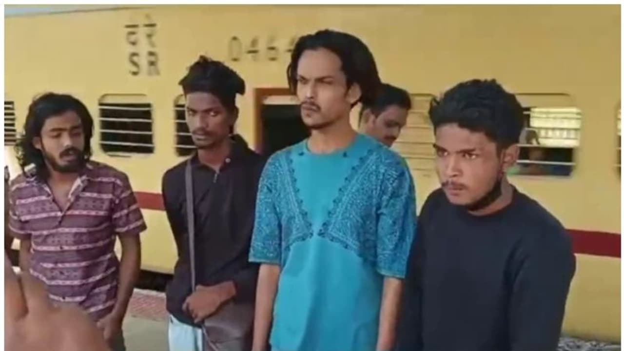 കളിത്തോക്കുമായി ട്രെയിനിൽ ഭീഷണി; നാല് മലയാളികൾ തമിഴ്നാട്ടിൽ അറസ്റ്റിൽ
