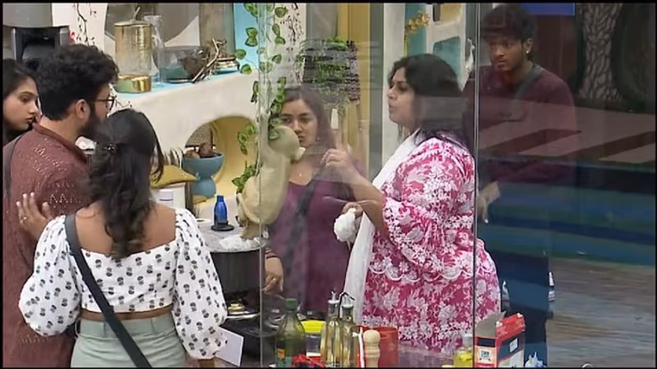 Bigg Boss Season 7: மூன்றே நாளில் முட்டி மோதும் போட்டியாளர்கள்.! வெடித்தது சண்டை? பரபரப்பான பிக்பாஸ் வீடு! Bigg Boss Season 7: மூன்றே நாளில் முட்டி மோதும் போட்டியாளர்கள்.! வெடித்தது சண்டை? பரபரப்பான பிக்பாஸ் வீடு!