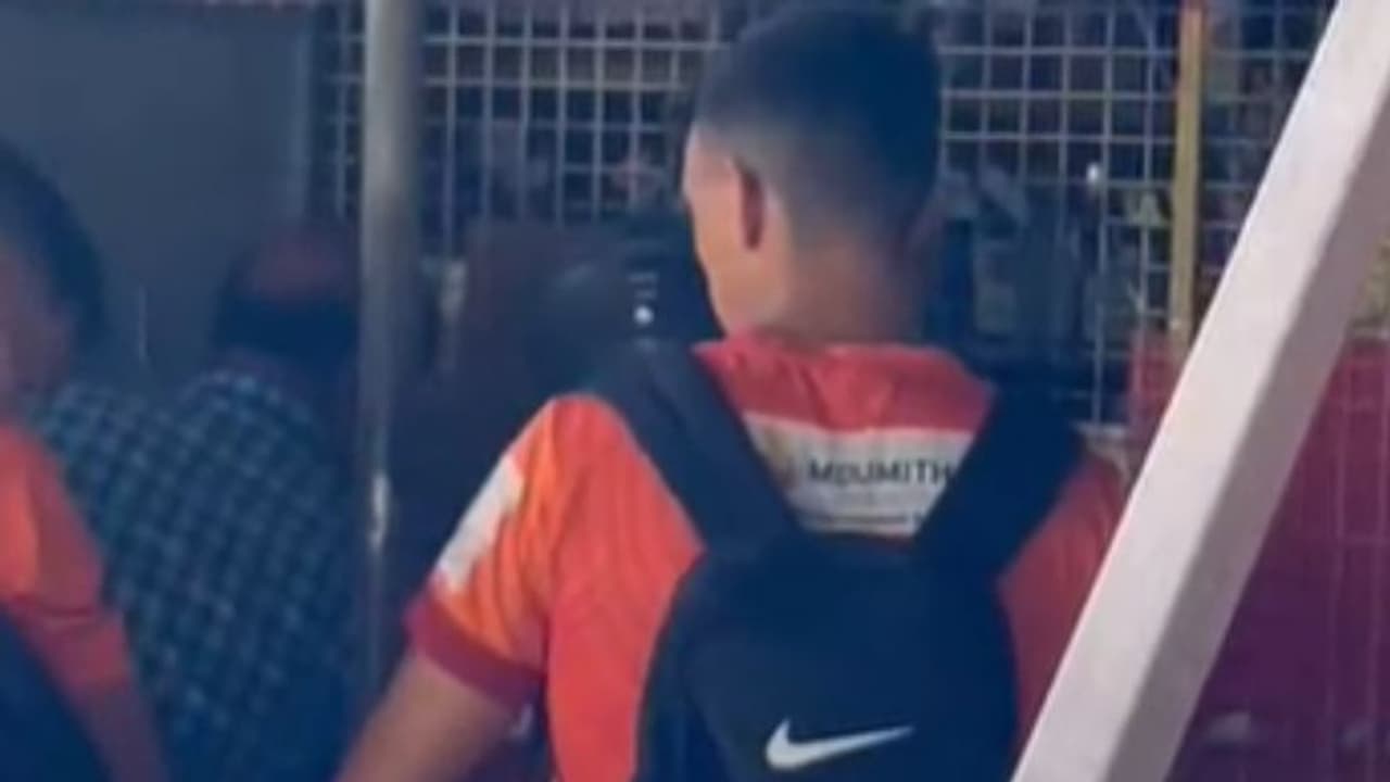 കോഴിക്കോട്ടെ ബിവറേജിൽ ക്യൂ നിന്ന് മദ്യം വാങ്ങി സ്പാനിഷ് ഫുട്ബോൾ സൂപ്പർ താരം!; പ്രചരിക്കുന്ന വീഡിയോയിലെ സത്യം കോഴിക്കോട്ടെ ബിവറേജിൽ ക്യൂ നിന്ന് മദ്യം വാങ്ങി സ്പാനിഷ് ഫുട്ബോൾ സൂപ്പർ താരം!; പ്രചരിക്കുന്ന വീഡിയോയിലെ സത്യം