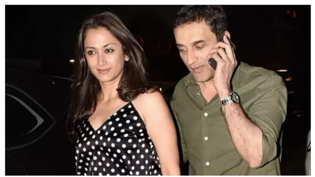 നടി ഗായത്രിയും ഭർത്താവും സഞ്ചരിച്ച ലംബോർഗിനി ഫെറാരിയിൽ ഇടിച്ച് അപകടം; രണ്ട് മരണം വീഡിയോ നടി ഗായത്രിയും ഭർത്താവും സഞ്ചരിച്ച ലംബോർഗിനി ഫെറാരിയിൽ ഇടിച്ച് അപകടം; രണ്ട് മരണം വീഡിയോ