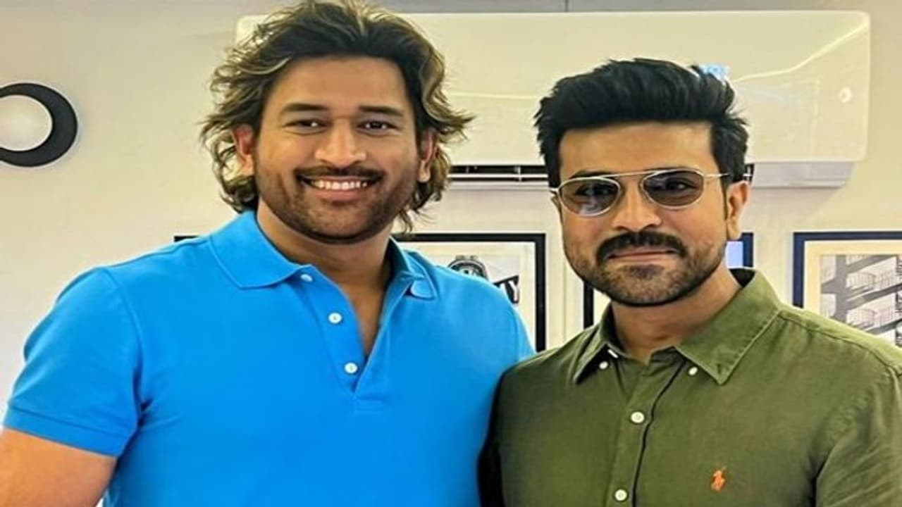 ధోనీని కలిసిన రామ్ చరణ్.. ఎందుకు? వైరల్ గా మారిన పిక్ ధోనీని కలిసిన రామ్ చరణ్.. ఎందుకు? వైరల్ గా మారిన పిక్