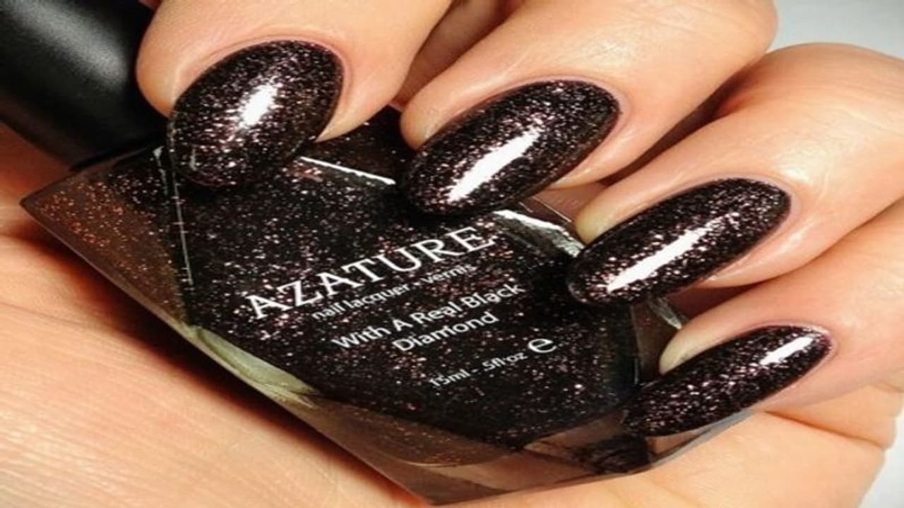 ஆத்தாடி! இந்த நெயில் பாலிஷ் 3 Mercedes Benz காருக்கு சமமாம்..! விலை என்ன தெரியுமா?