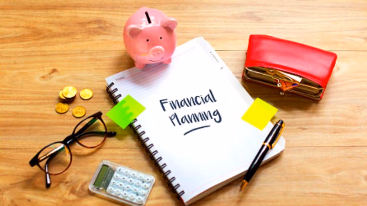 Financial Planning: ಅವಿವಾಹಿತರ ಉಳಿತಾಯದ ಪ್ಲಾನ್ ಹೀಗಿರಲಿ Financial Planning: ಅವಿವಾಹಿತರ ಉಳಿತಾಯದ ಪ್ಲಾನ್ ಹೀಗಿರಲಿ