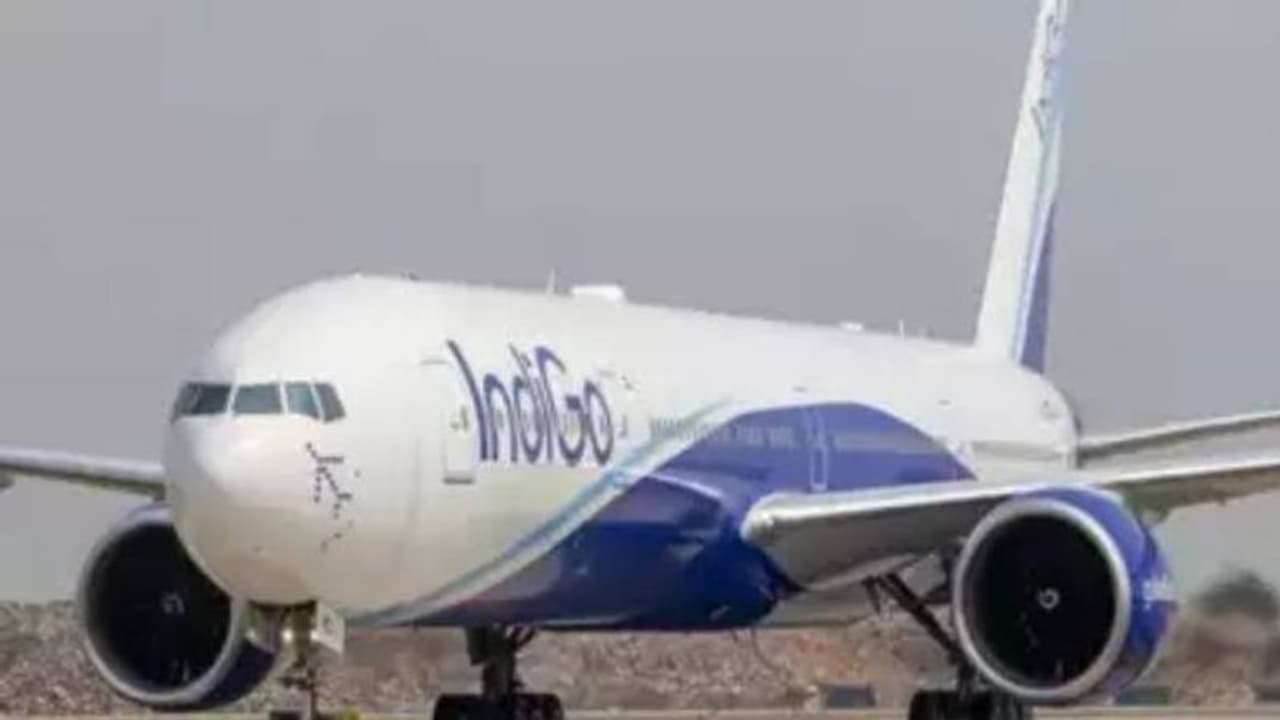 IndiGo flight: పాకిస్థాన్ లో ఇండిగో ఎమర్జెన్సీ ల్యాండింగ్ .. అయినా ఫలితం లేదు.. అసలేం జరిగింది? IndiGo flight: పాకిస్థాన్ లో ఇండిగో ఎమర్జెన్సీ ల్యాండింగ్ .. అయినా ఫలితం లేదు.. అసలేం జరిగింది?