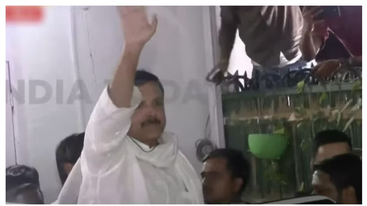 ദില്ലി മദ്യനയക്കേസ്: സഞ്ജയ് സിങ് എംപി അറസ്റ്റിൽ, ഇഡിയെ തടഞ്ഞ് എഎപി പ്രവർത്തകർ; നാടകീയ രം​ഗങ്ങൾ