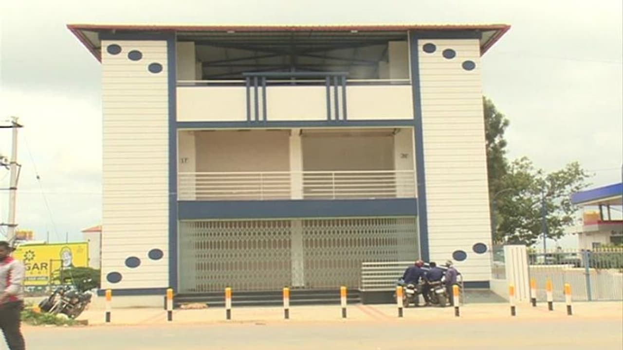 ಚಿಕ್ಕಮಗಳೂರು: ಕುಡುಕರ ಅಡ್ಡೆಯಾದ ಕೋಟ್ಯಂತರ ರೂ. ವೆಚ್ಚದಲ್ಲಿ ನಿರ್ಮಾಣವಾದ ಮಳಿಗೆಗಳು..! ಚಿಕ್ಕಮಗಳೂರು: ಕುಡುಕರ ಅಡ್ಡೆಯಾದ ಕೋಟ್ಯಂತರ ರೂ. ವೆಚ್ಚದಲ್ಲಿ ನಿರ್ಮಾಣವಾದ ಮಳಿಗೆಗಳು..!