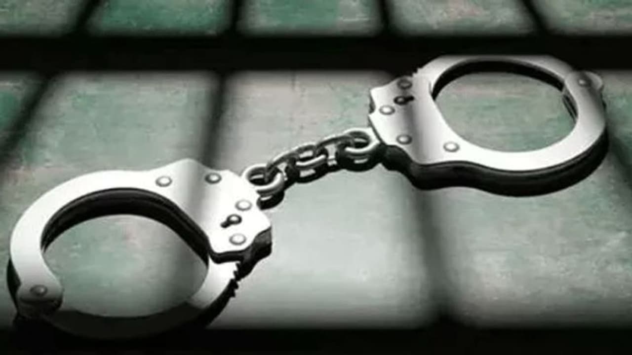 അമ്മയെയും മക്കളെയും കുത്തി പരിക്കേല്പ്പിച്ചു; ഇതര സംസ്ഥാന തൊഴിലാളി പിടിയില്, സംഭവം കാലടിയില് അമ്മയെയും മക്കളെയും കുത്തി പരിക്കേല്പ്പിച്ചു; ഇതര സംസ്ഥാന തൊഴിലാളി പിടിയില്, സംഭവം കാലടിയില്