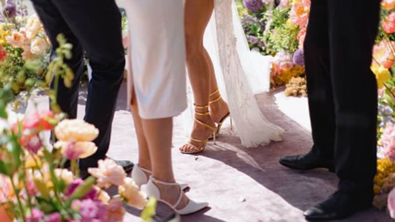 വിവാഹച്ചടങ്ങിൽ മുത്തച്ഛൻ വെടിയുതിർത്തു, വെടികൊണ്ടത് കൊച്ചുമകന്, പരിഭ്രാന്തരായി അതിഥികൾ! വിവാഹച്ചടങ്ങിൽ മുത്തച്ഛൻ വെടിയുതിർത്തു, വെടികൊണ്ടത് കൊച്ചുമകന്, പരിഭ്രാന്തരായി അതിഥികൾ!