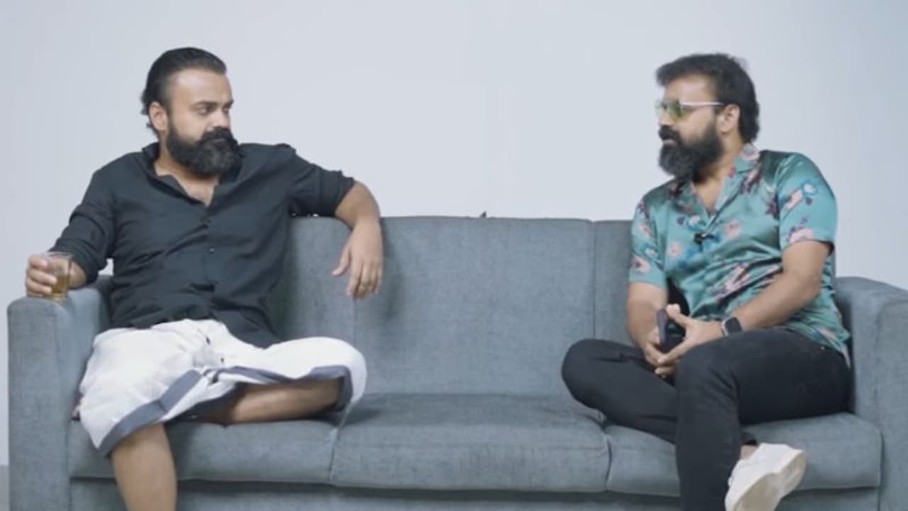 അശോകനെ കാണാൻ നേരിട്ടെത്തി ചാക്കോച്ചൻ, വീഡിയോ കണ്ട് ചാവേറിനായി കാത്ത് ആരാധകര് അശോകനെ കാണാൻ നേരിട്ടെത്തി ചാക്കോച്ചൻ, വീഡിയോ കണ്ട് ചാവേറിനായി കാത്ത് ആരാധകര്