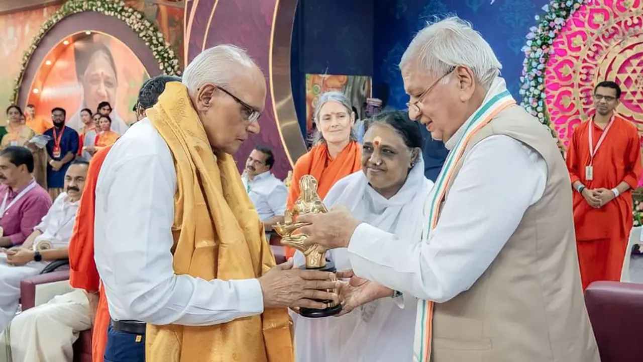 ಅಮೃತಕೀರ್ತಿ ಪುರಸ್ಕಾರ ಸ್ವೀಕರಿಸಿದ ಡಾ.ಎಸ್.ಎಲ್. ಭೈರಪ್ಪ ಅಮೃತಕೀರ್ತಿ ಪುರಸ್ಕಾರ ಸ್ವೀಕರಿಸಿದ ಡಾ.ಎಸ್.ಎಲ್. ಭೈರಪ್ಪ