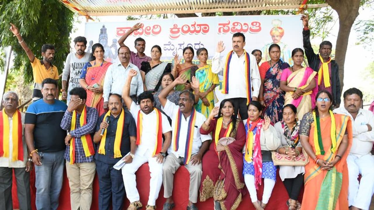  ತಮಿಳುನಾಡಿಗೆ ನೀರು ಹರಿಸದಂತೆ ಆಗ್ರಹಿಸಿ ಮುಂದುವರೆದ ಪ್ರತಿಭಟನೆ