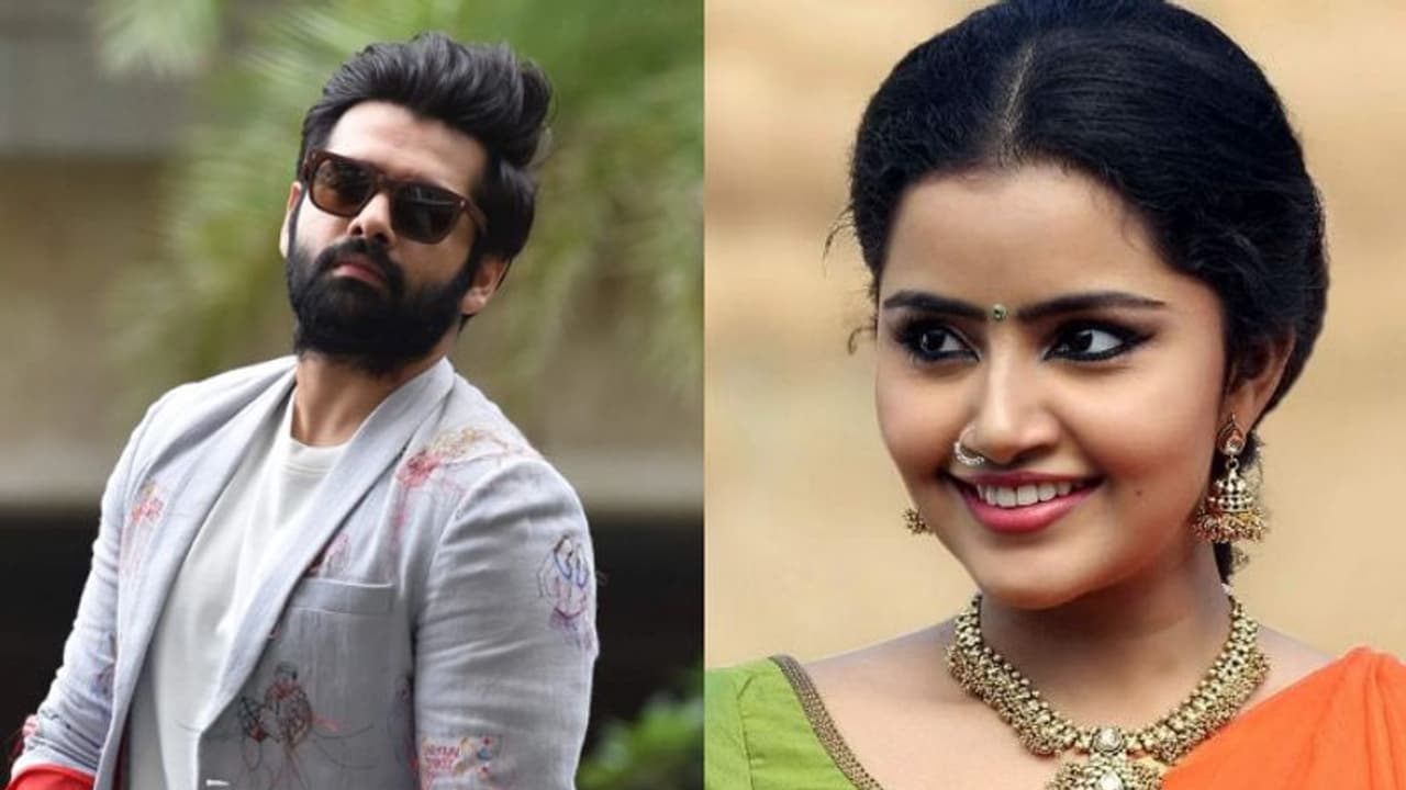 അനുപമ പരമേശ്വരനും നടനും വിവാഹിതരാകുന്നുവെന്ന് വാര്ത്ത, പ്രതികരിച്ച് നടിയുടെ കുടുംബം അനുപമ പരമേശ്വരനും നടനും വിവാഹിതരാകുന്നുവെന്ന് വാര്ത്ത, പ്രതികരിച്ച് നടിയുടെ കുടുംബം