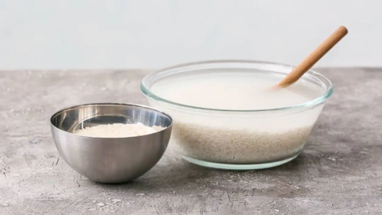 മുഖസൗന്ദര്യത്തിനും തലമുടിക്കും കഞ്ഞിവെള്ളം; ഉപയോഗിക്കേണ്ടത് ഇങ്ങനെ... മുഖസൗന്ദര്യത്തിനും തലമുടിക്കും കഞ്ഞിവെള്ളം; ഉപയോഗിക്കേണ്ടത് ഇങ്ങനെ...